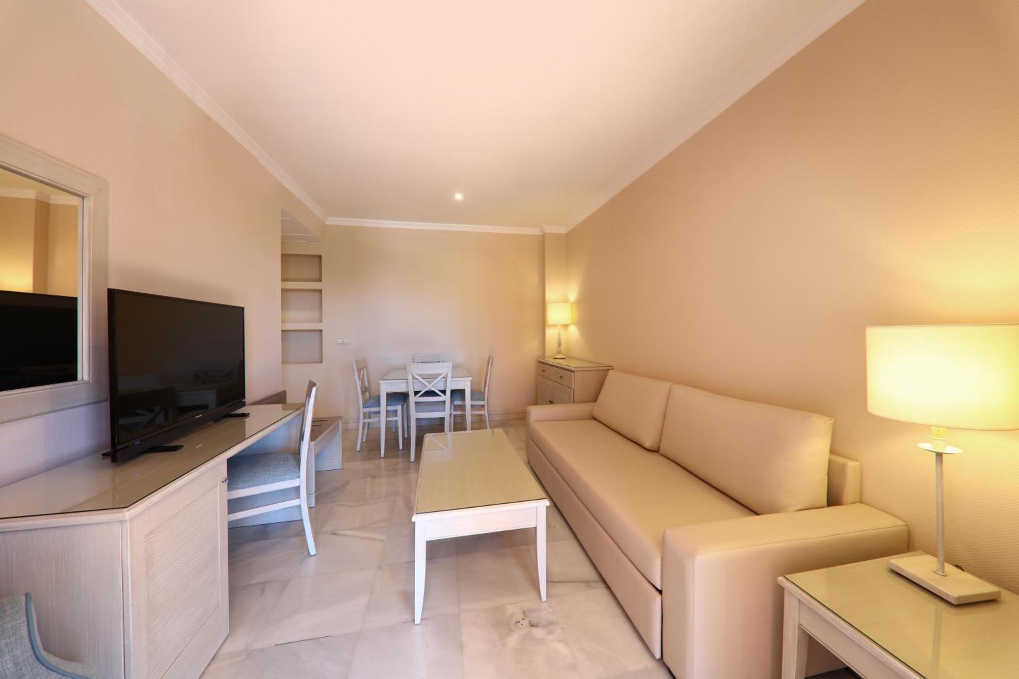 One-Bedroom Apartment,1207662385:JPEG